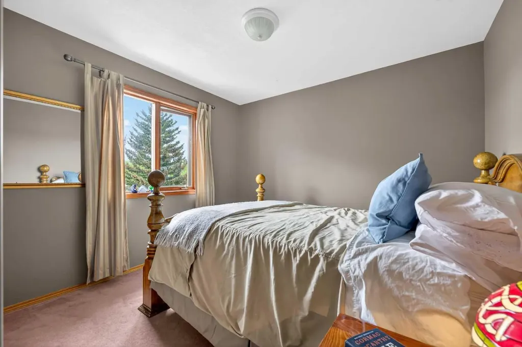 148 Sierra Madre Crescent SW Calgary AB T3H 3G8