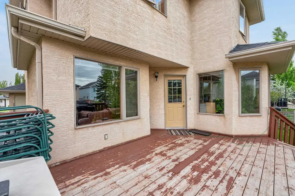 148 Sierra Madre Crescent SW Calgary AB T3H 3G8