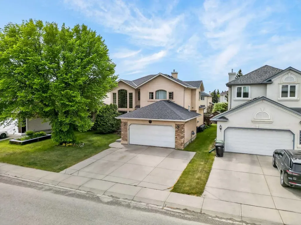 148 Sierra Madre Crescent SW Calgary AB T3H 3G8