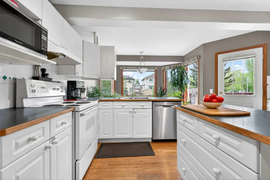 148 Sierra Madre Crescent SW Calgary AB T3H 3G8