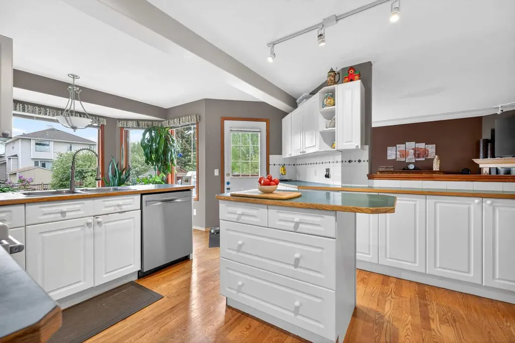 148 Sierra Madre Crescent SW Calgary AB T3H 3G8