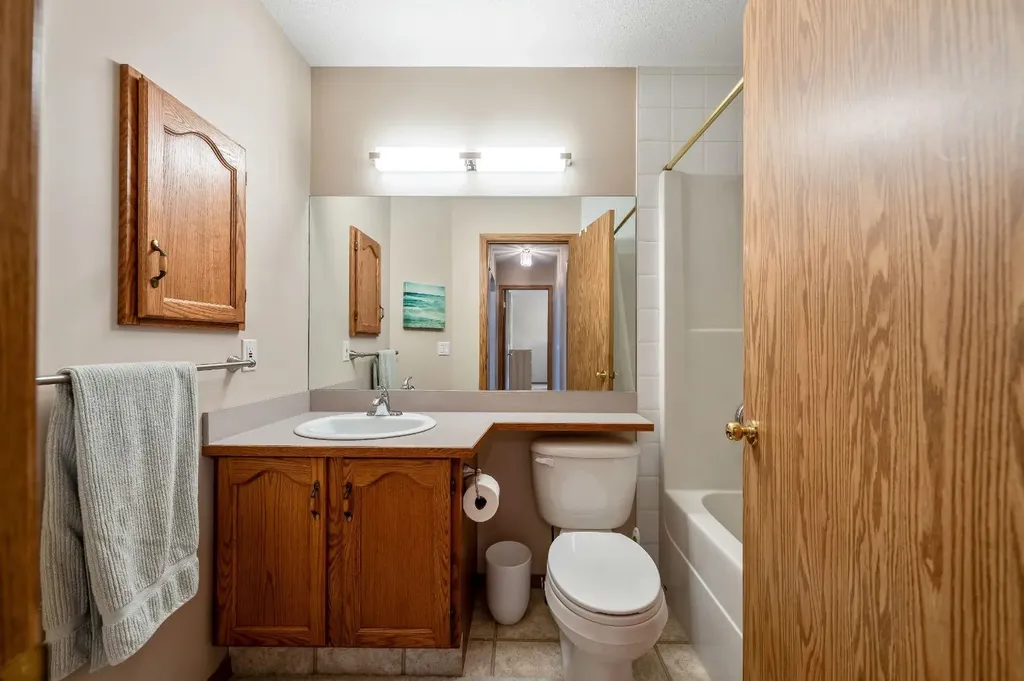 142 Coventry View NE Calgary AB T3K 5H4