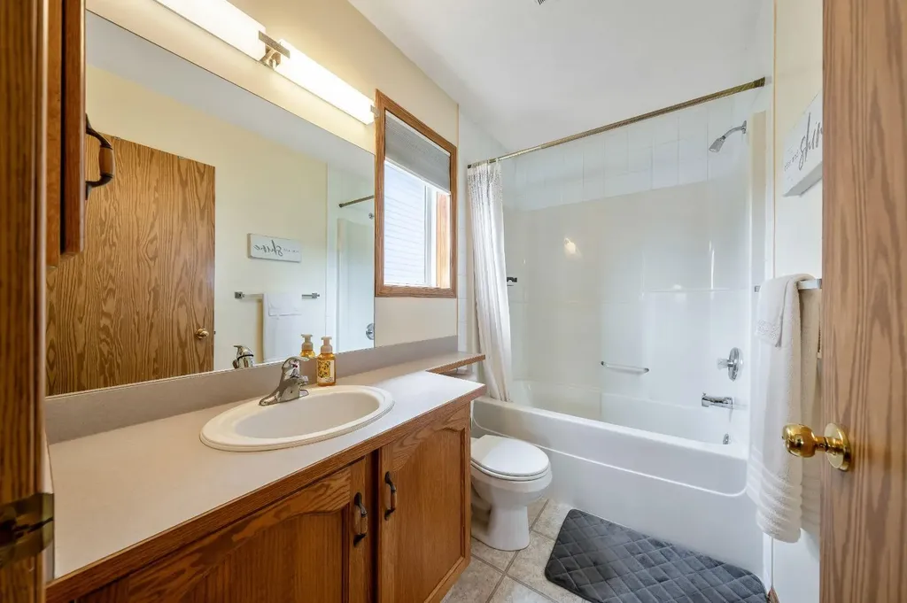 142 Coventry View NE Calgary AB T3K 5H4