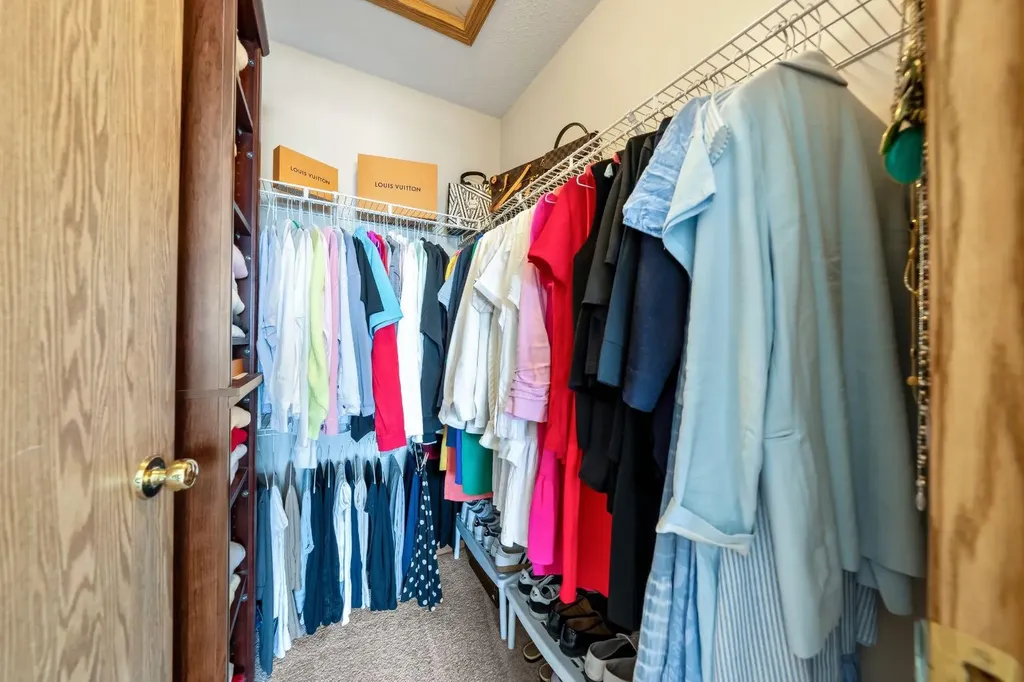 142 Coventry View NE Calgary AB T3K 5H4