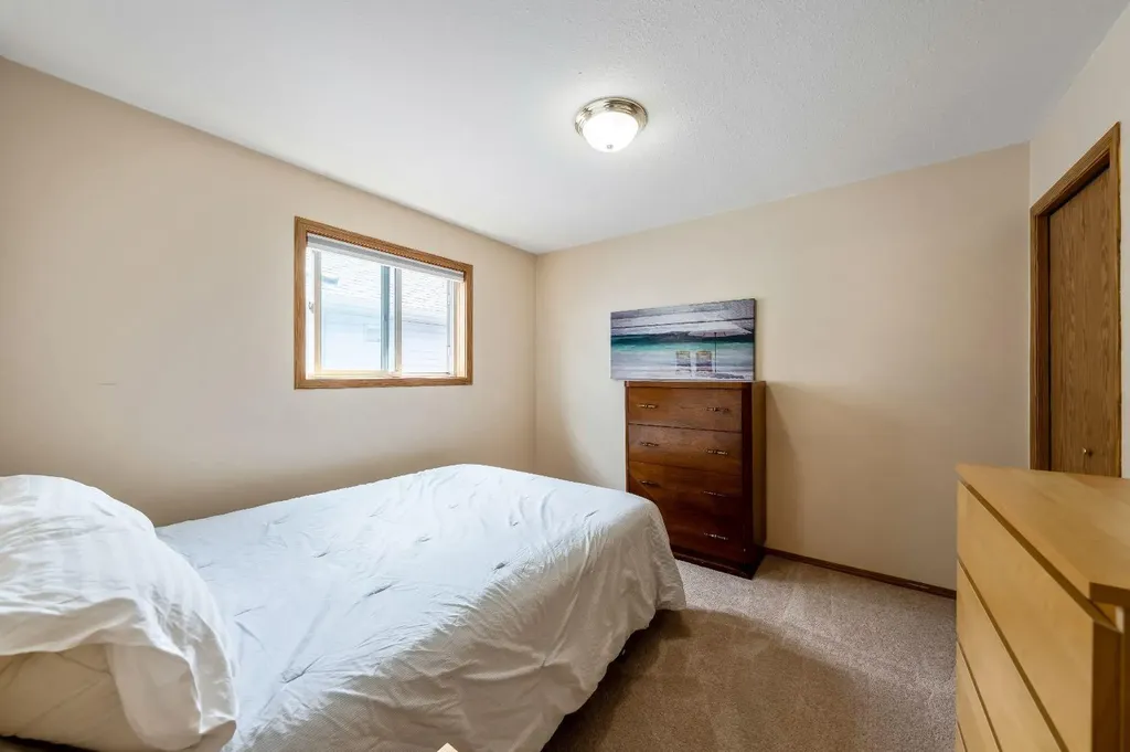 142 Coventry View NE Calgary AB T3K 5H4