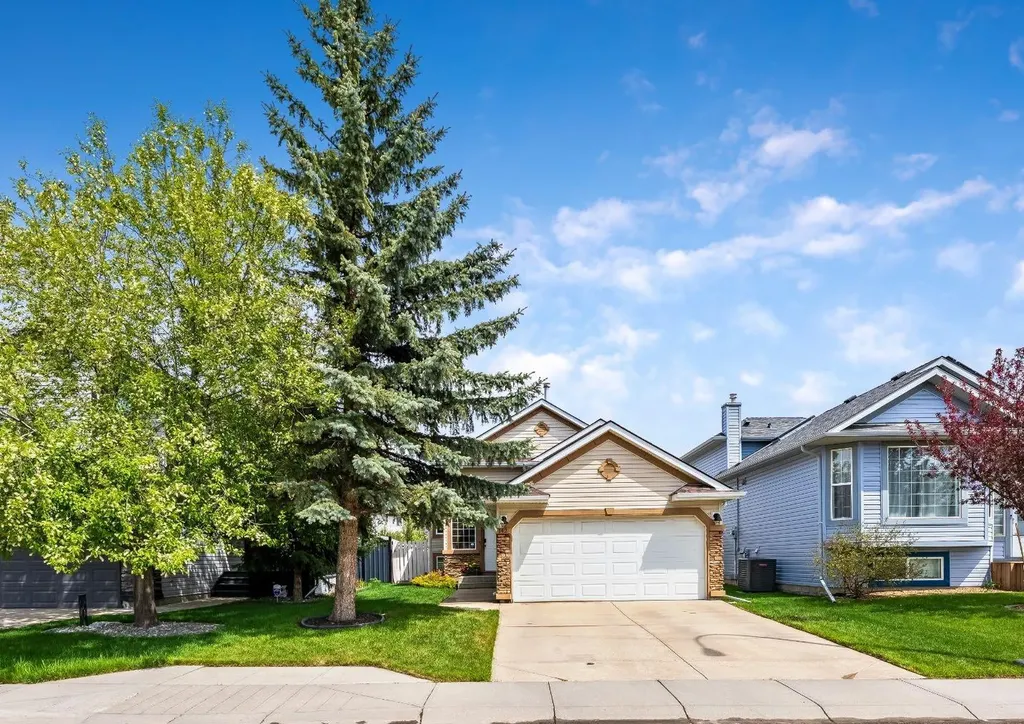 142 Coventry View NE Calgary AB T3K 5H4