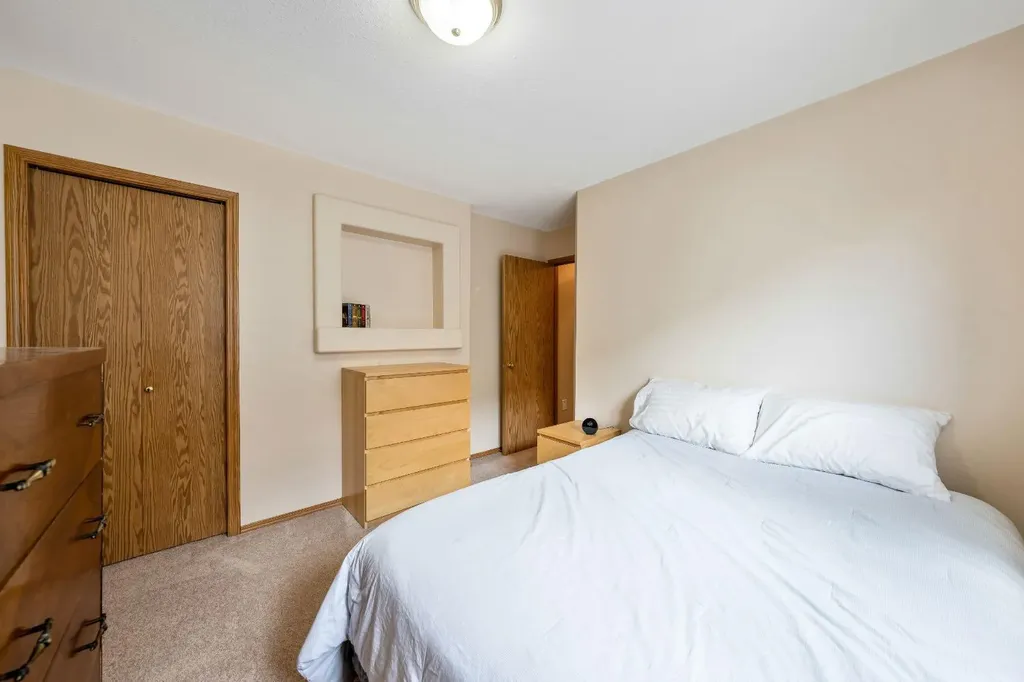 142 Coventry View NE Calgary AB T3K 5H4