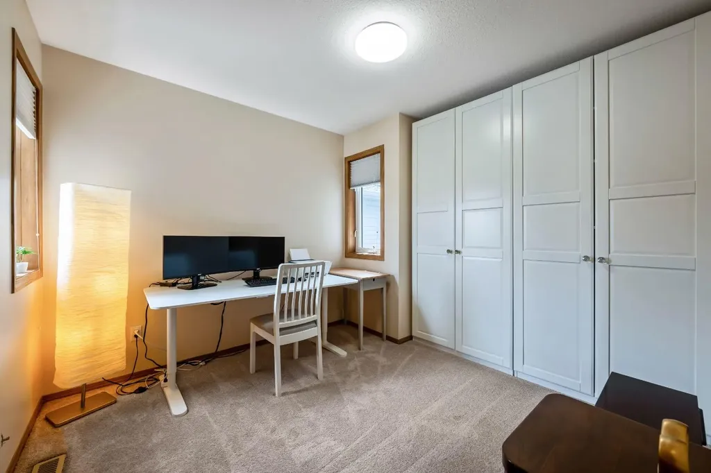 142 Coventry View NE Calgary AB T3K 5H4