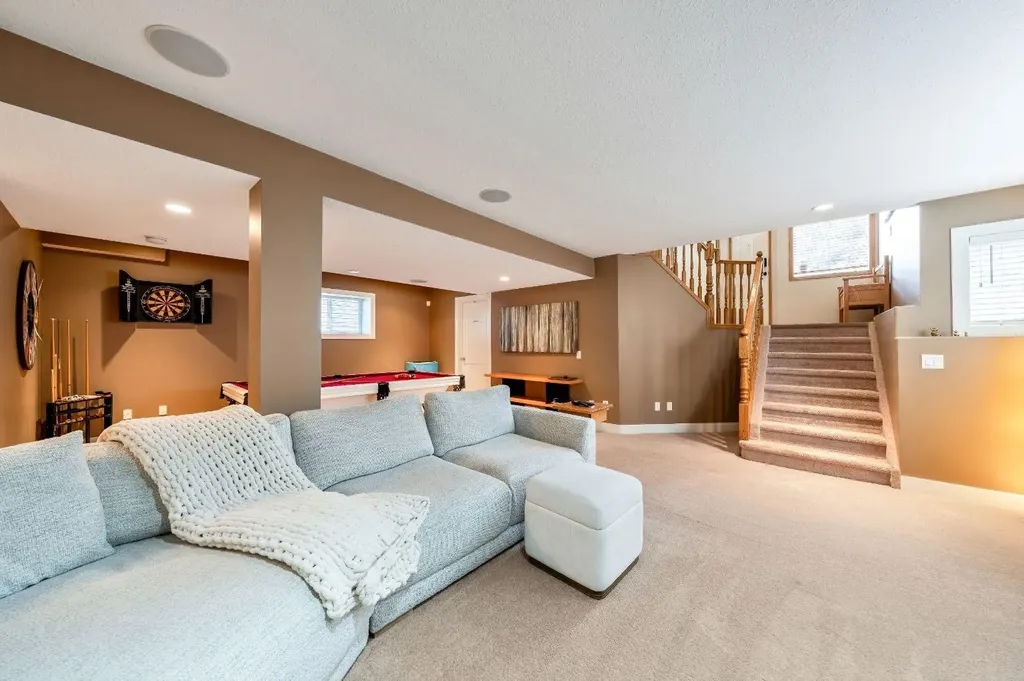 142 Coventry View NE Calgary AB T3K 5H4