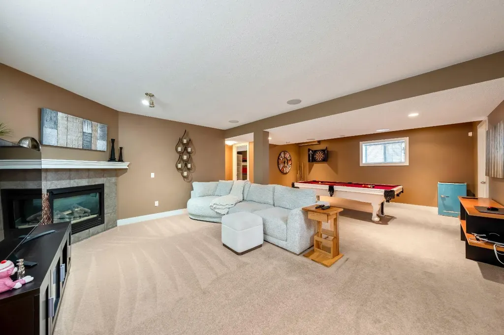 142 Coventry View NE Calgary AB T3K 5H4