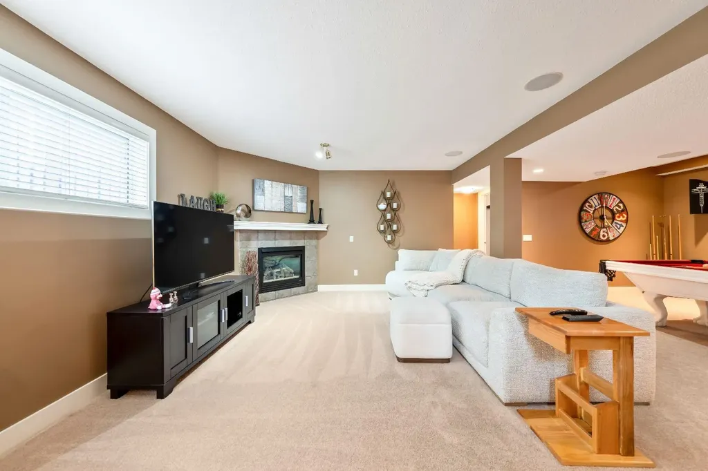 142 Coventry View NE Calgary AB T3K 5H4