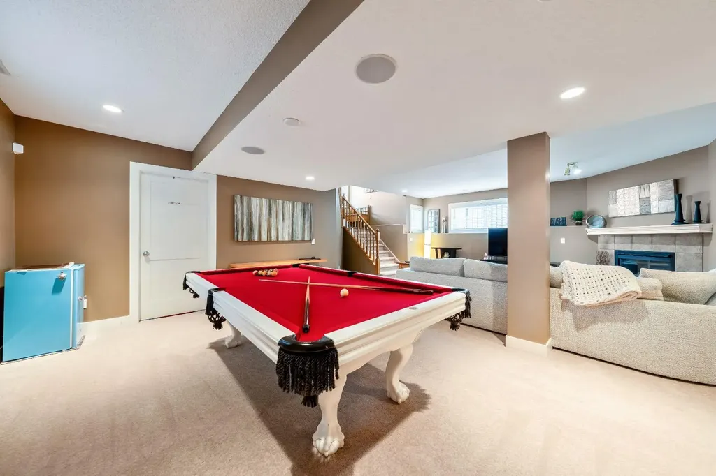 142 Coventry View NE Calgary AB T3K 5H4