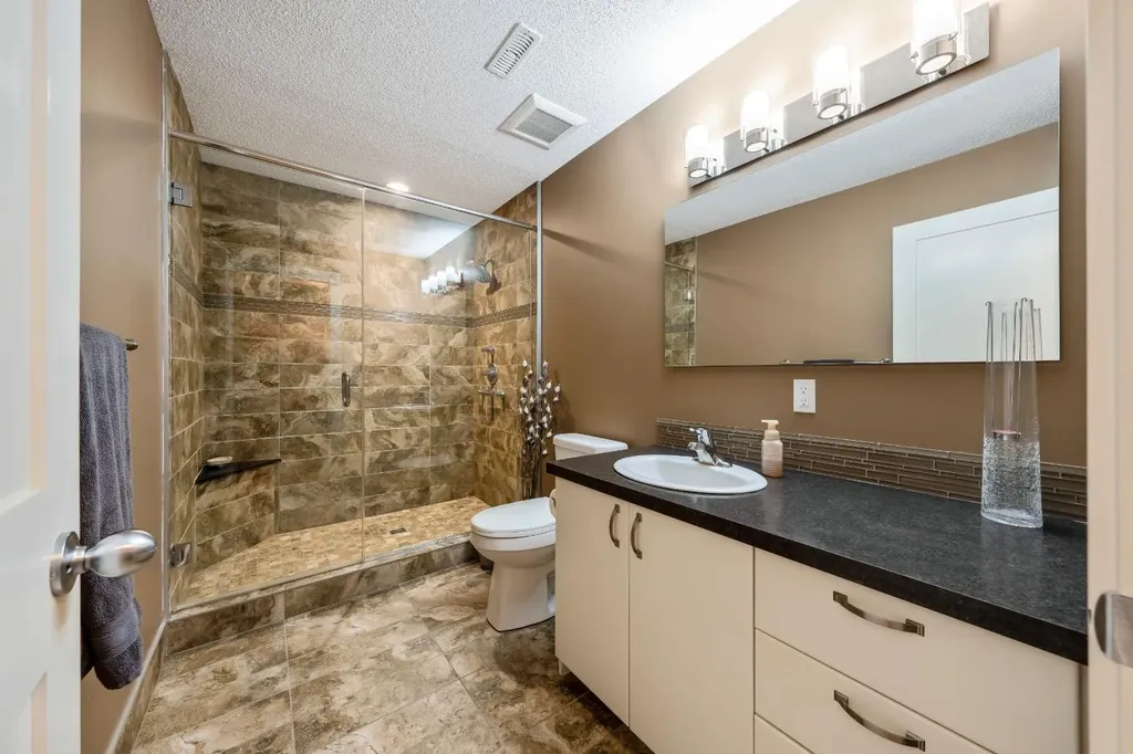 142 Coventry View NE Calgary AB T3K 5H4