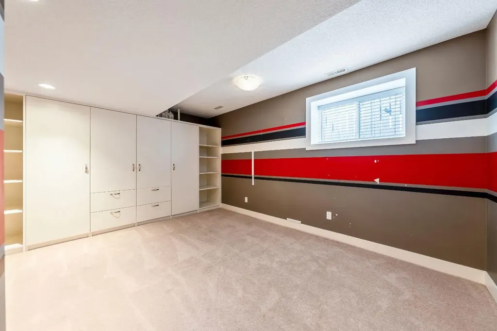 142 Coventry View NE Calgary AB T3K 5H4
