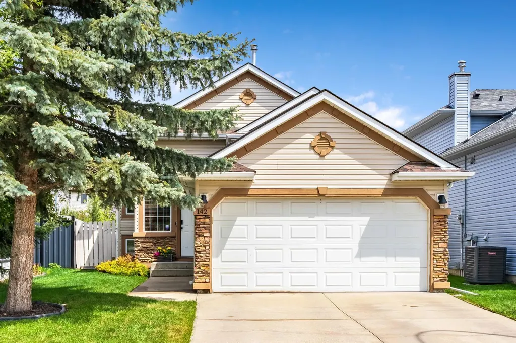 142 Coventry View NE Calgary AB T3K 5H4