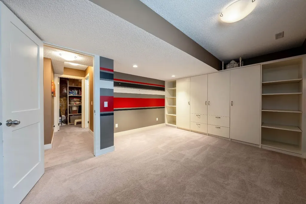 142 Coventry View NE Calgary AB T3K 5H4