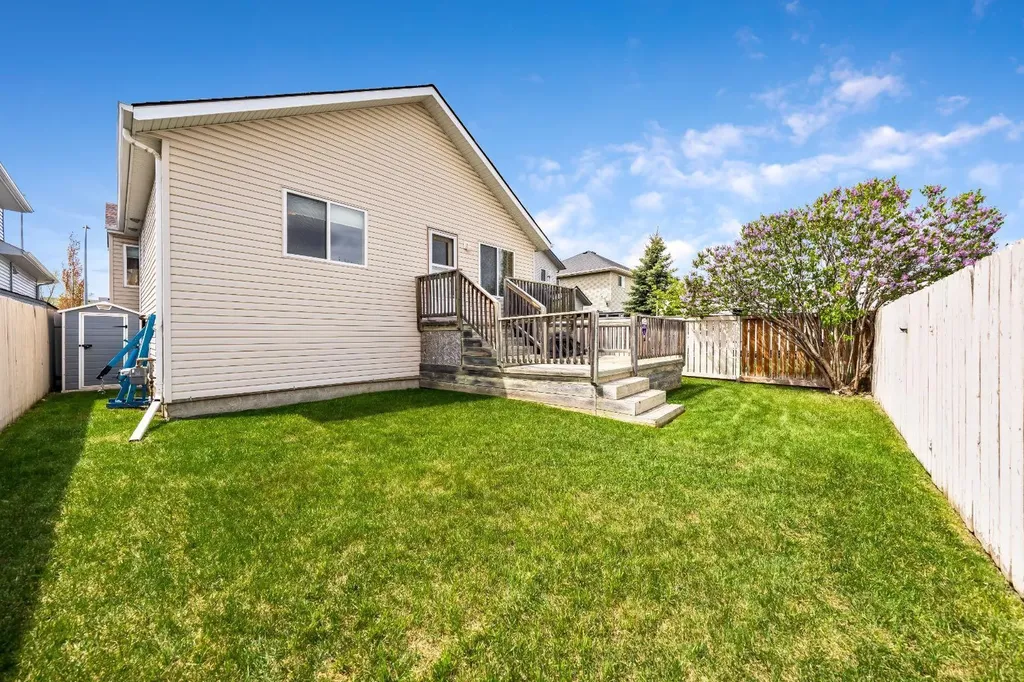 142 Coventry View NE Calgary AB T3K 5H4