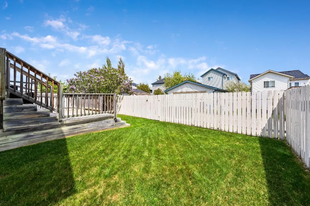 142 Coventry View NE Calgary AB T3K 5H4