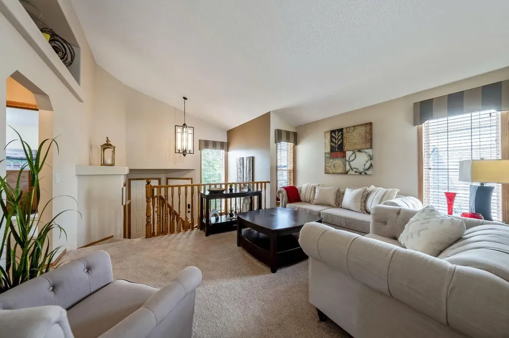 142 Coventry View NE Calgary AB T3K 5H4