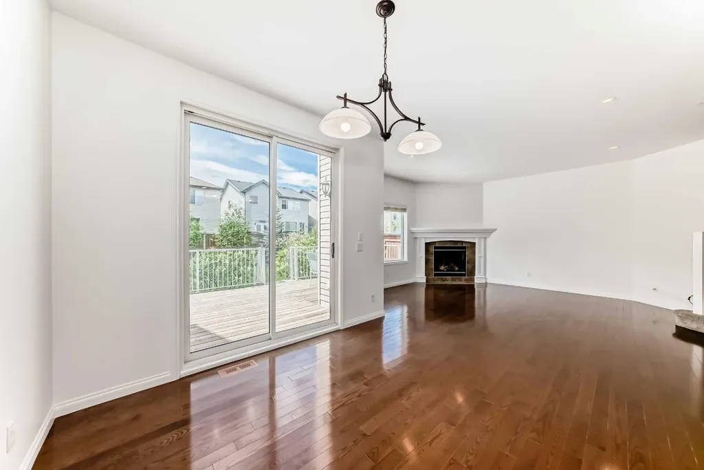 27 Aspen Hills Close SW Calgary AB T3H 0C6