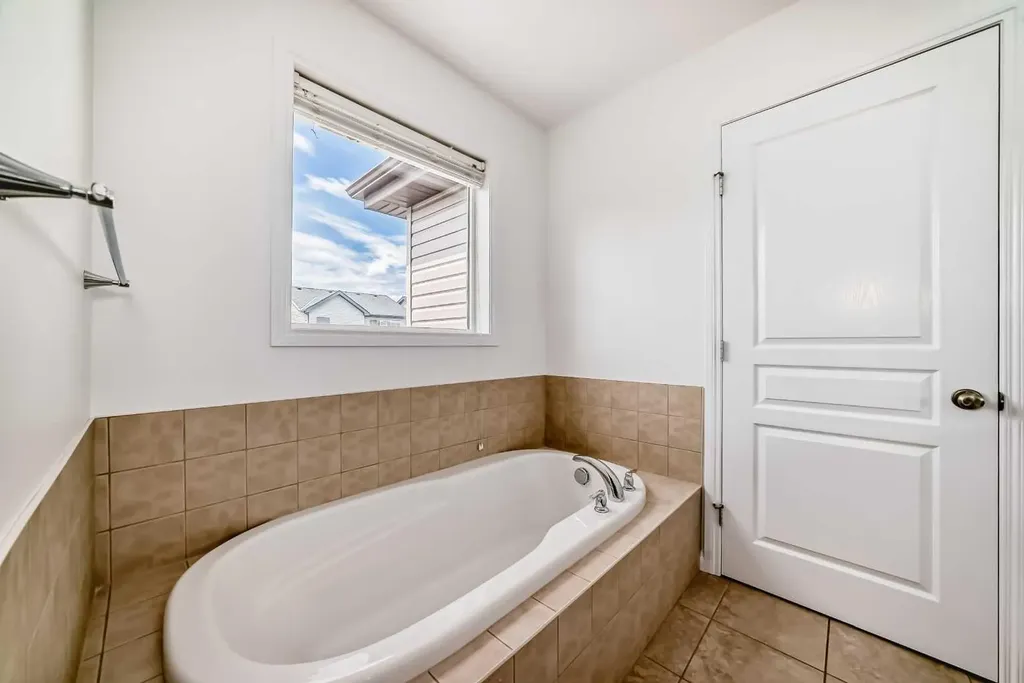 27 Aspen Hills Close SW Calgary AB T3H 0C6