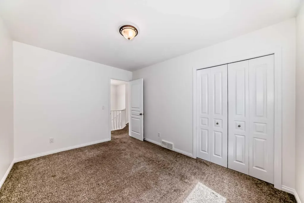 27 Aspen Hills Close SW Calgary AB T3H 0C6
