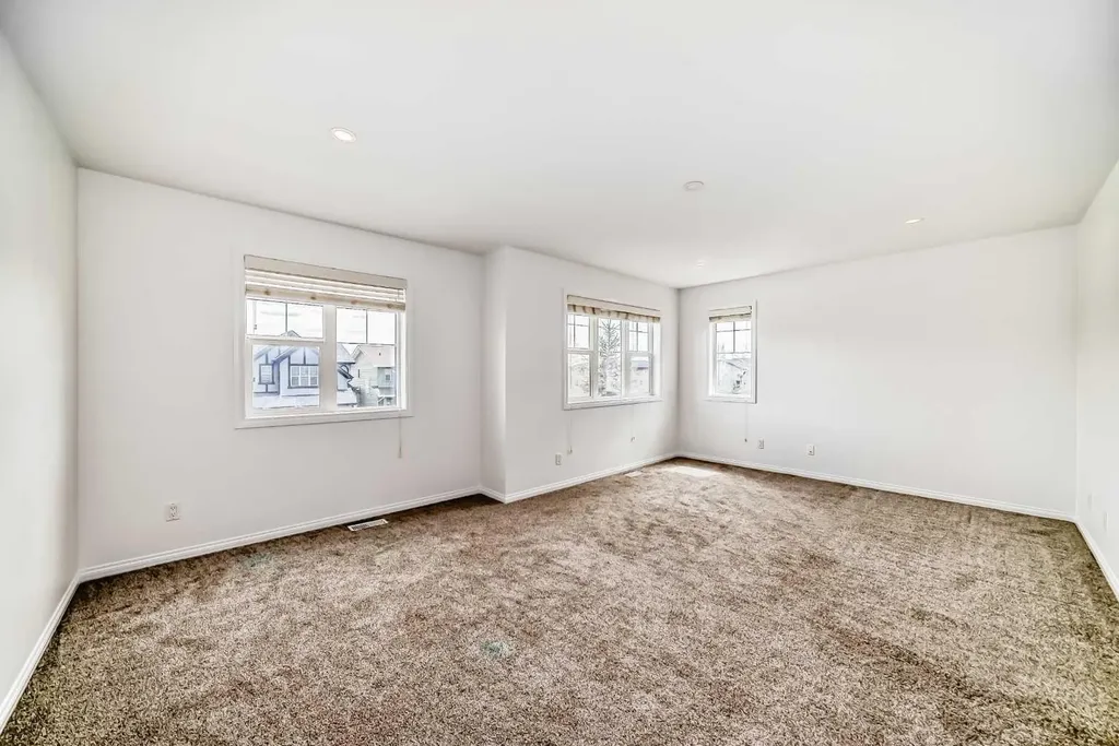 27 Aspen Hills Close SW Calgary AB T3H 0C6