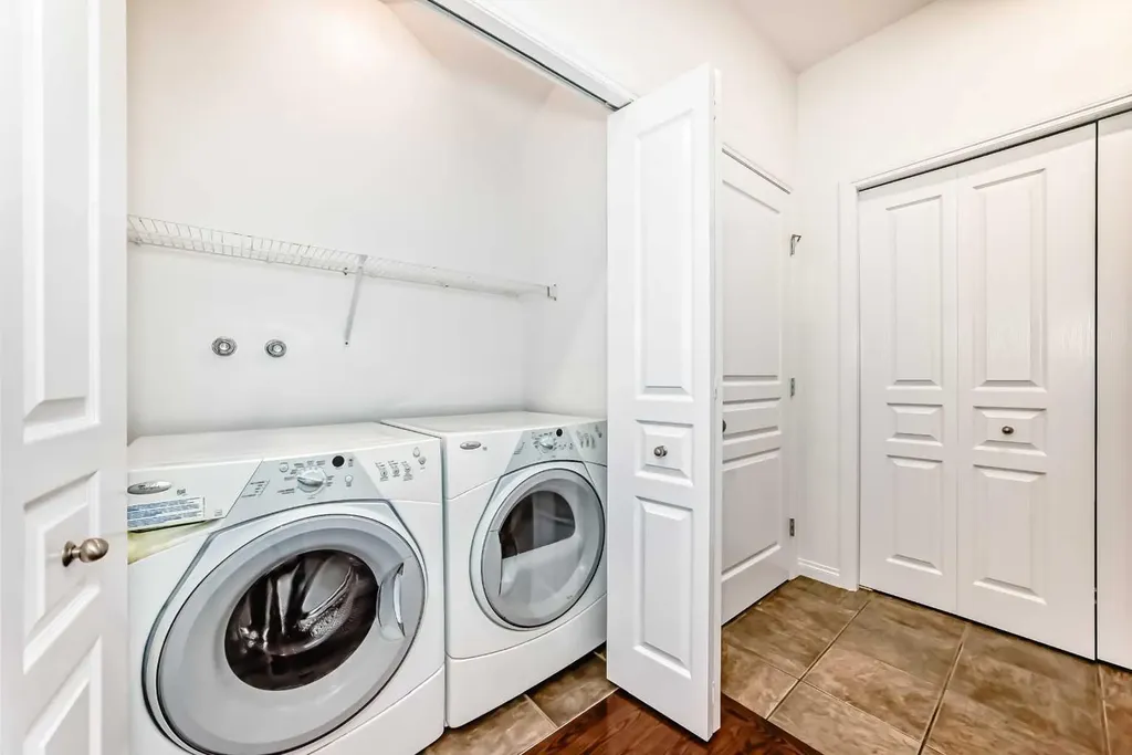 27 Aspen Hills Close SW Calgary AB T3H 0C6
