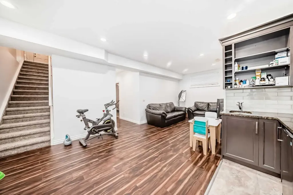 27 Aspen Hills Close SW Calgary AB T3H 0C6