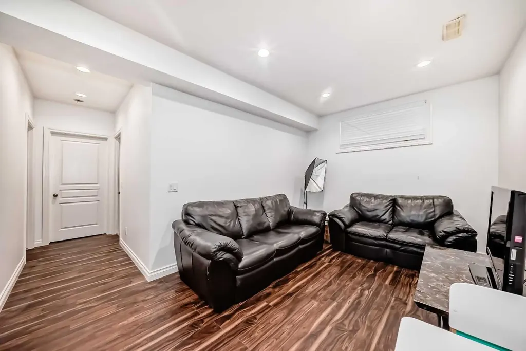 27 Aspen Hills Close SW Calgary AB T3H 0C6