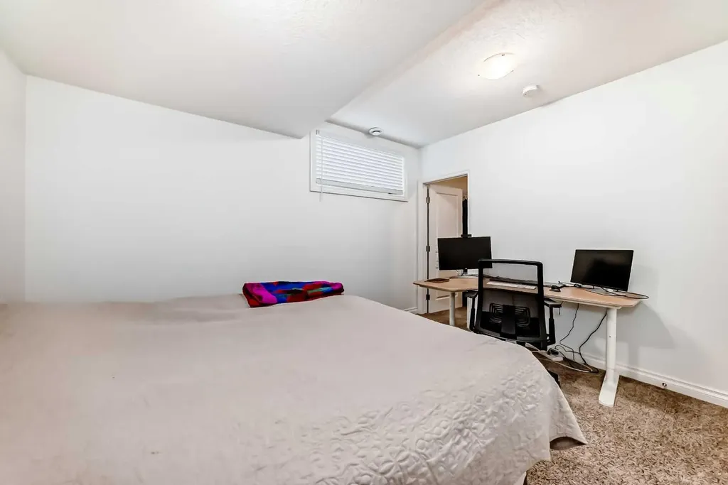 27 Aspen Hills Close SW Calgary AB T3H 0C6