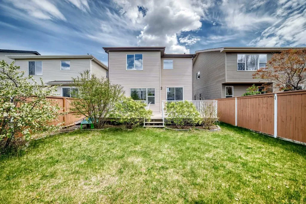 27 Aspen Hills Close SW Calgary AB T3H 0C6