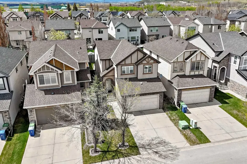 27 Aspen Hills Close SW Calgary AB T3H 0C6