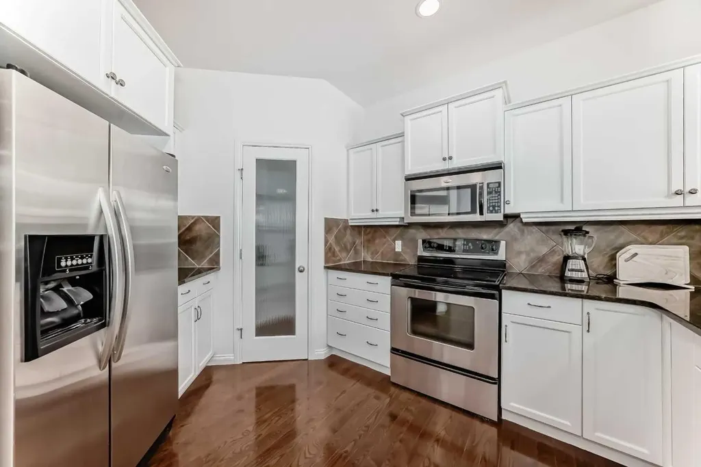 27 Aspen Hills Close SW Calgary AB T3H 0C6