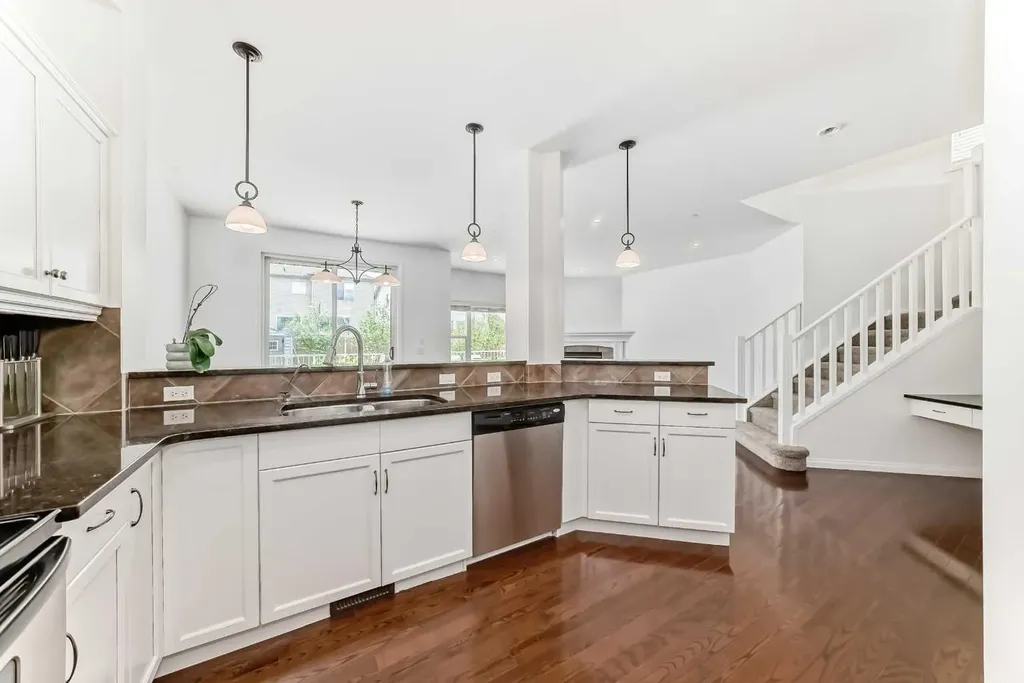 27 Aspen Hills Close SW Calgary AB T3H 0C6
