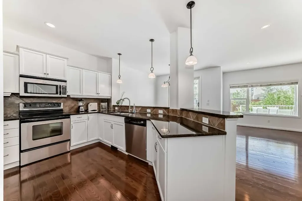 27 Aspen Hills Close SW Calgary AB T3H 0C6