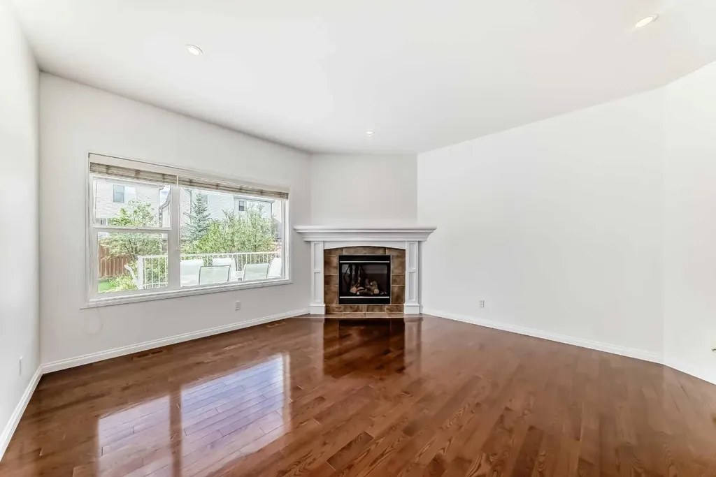 27 Aspen Hills Close SW Calgary AB T3H 0C6