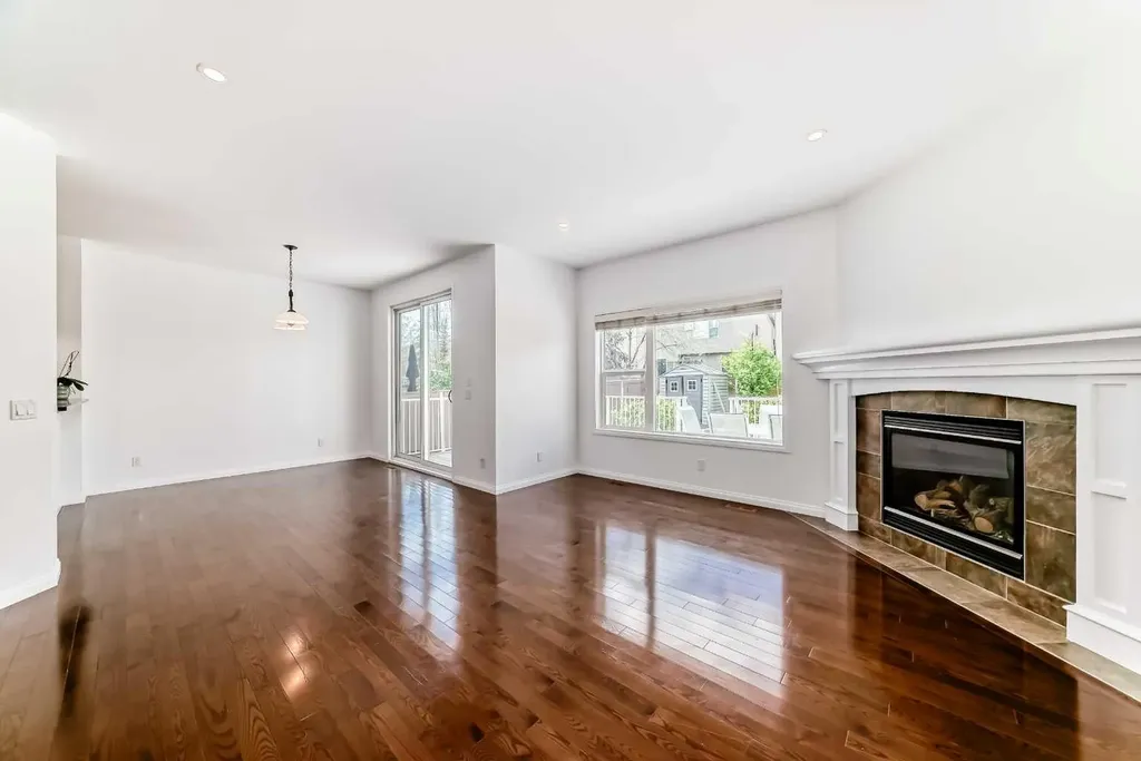 27 Aspen Hills Close SW Calgary AB T3H 0C6