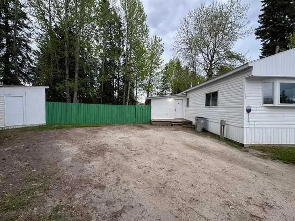 810 56 Street Edson AB T7E 1P2