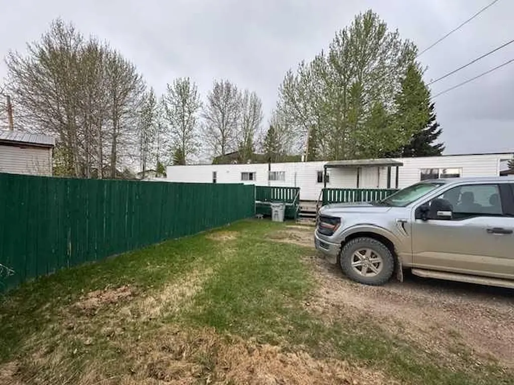 810 56 Street Edson AB T7E 1P2