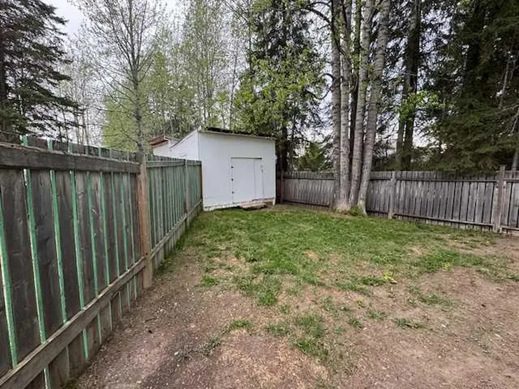 810 56 Street Edson AB T7E 1P2