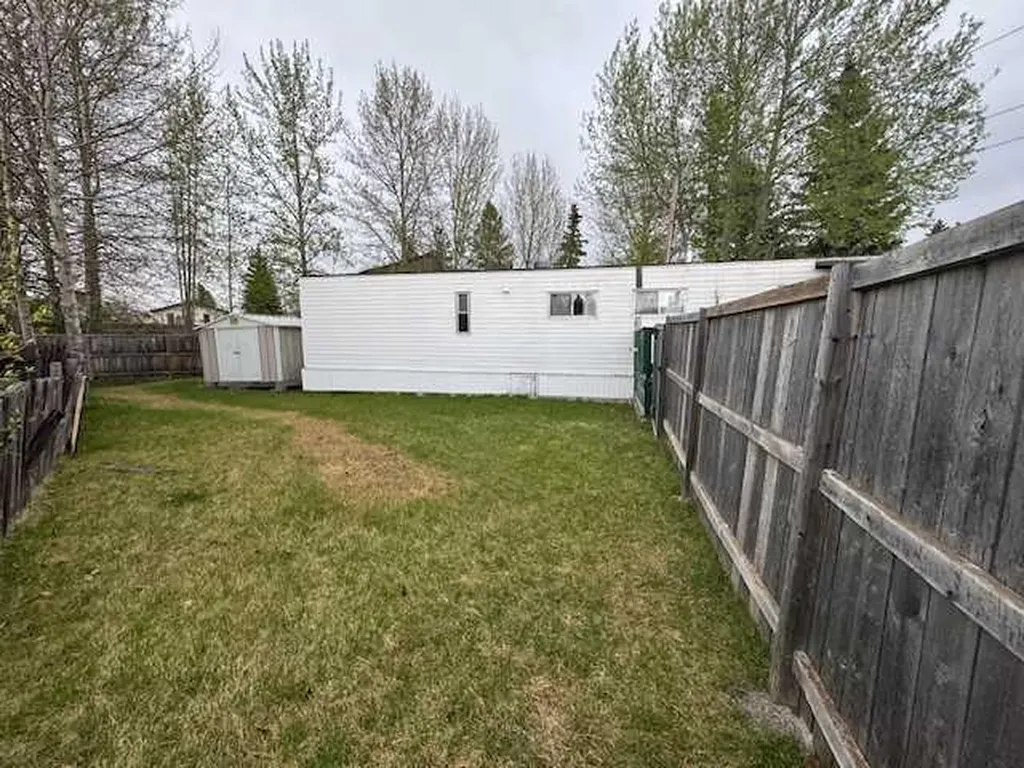 810 56 Street Edson AB T7E 1P2
