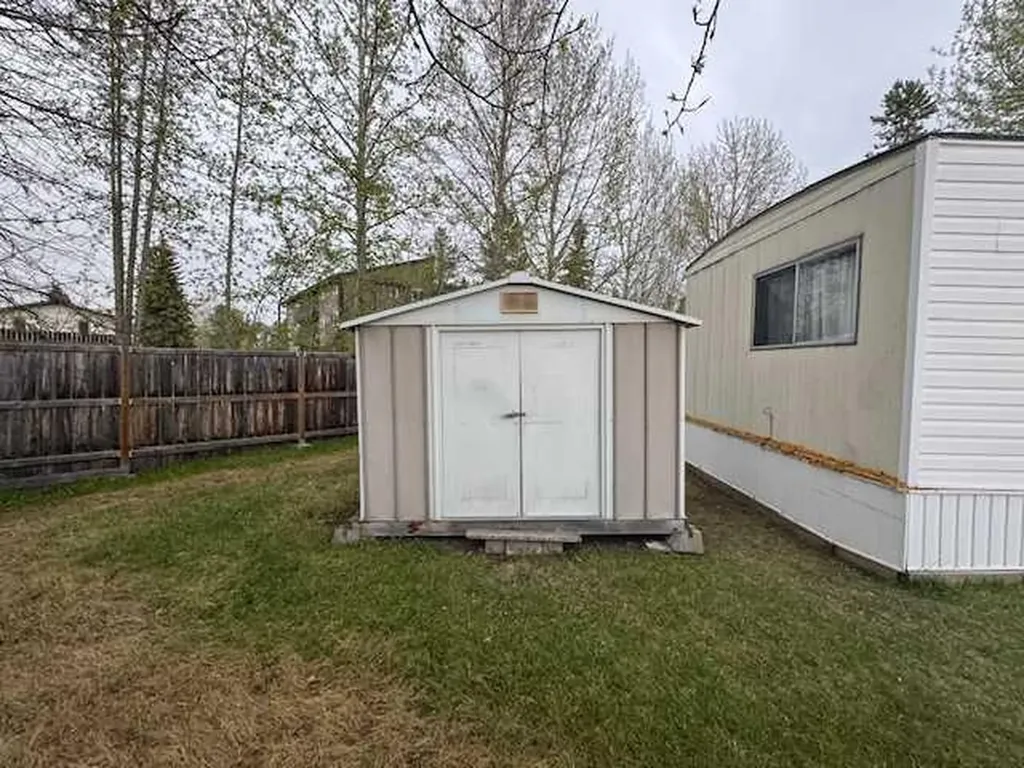 810 56 Street Edson AB T7E 1P2