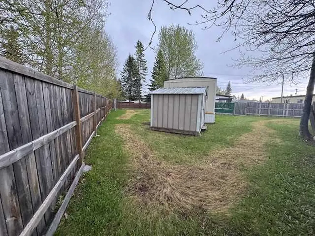 810 56 Street Edson AB T7E 1P2