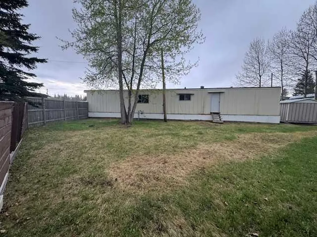 810 56 Street Edson AB T7E 1P2
