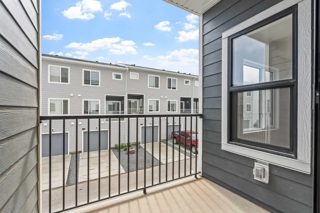 25 Wildwoods Court SW Airdrie AB T4B 5V7