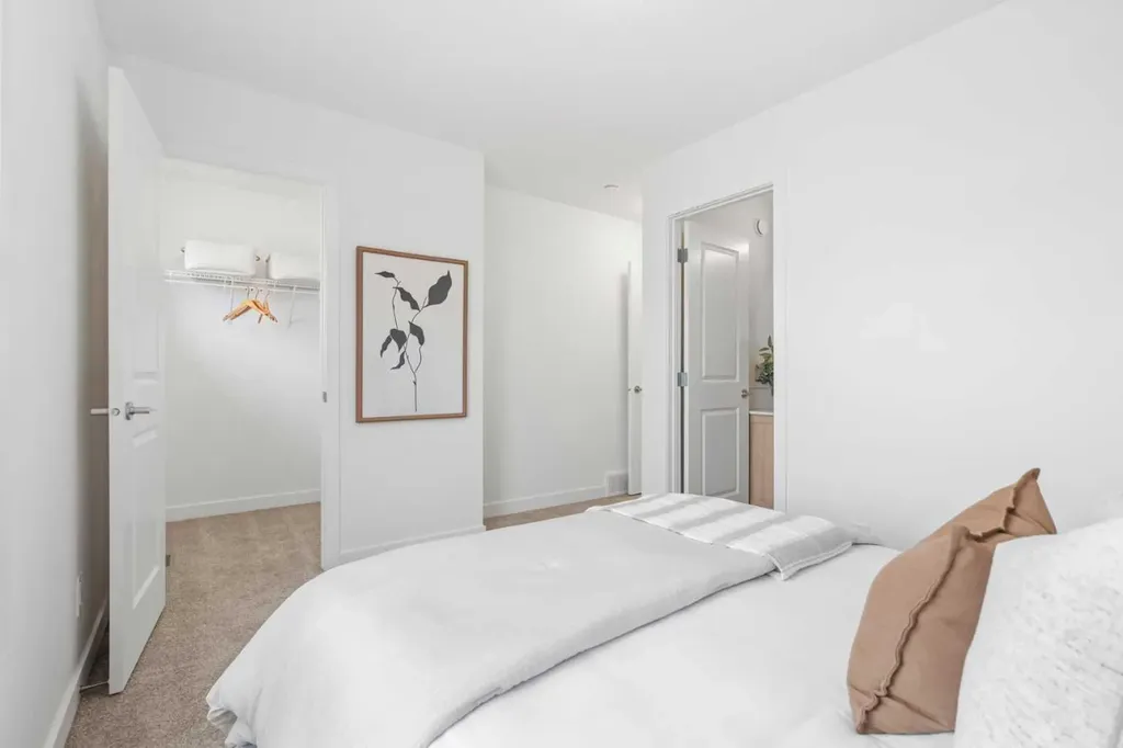 25 Wildwoods Court SW Airdrie AB T4B 5V7