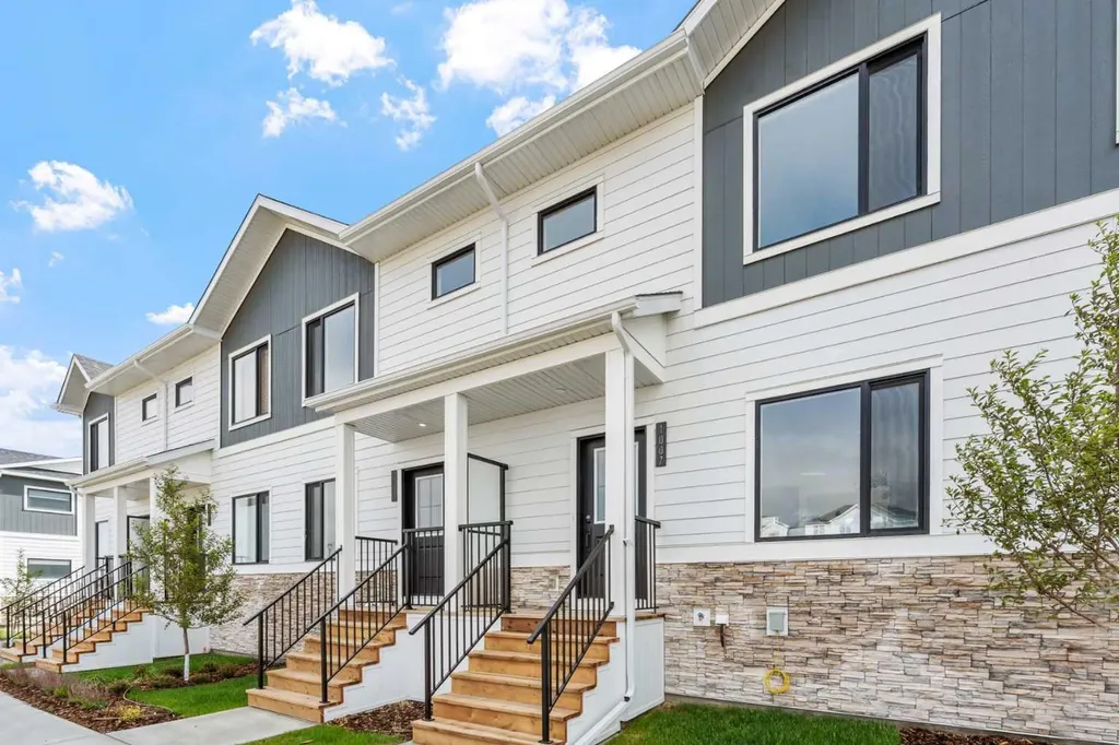 25 Wildwoods Court SW Airdrie AB T4B 5V7