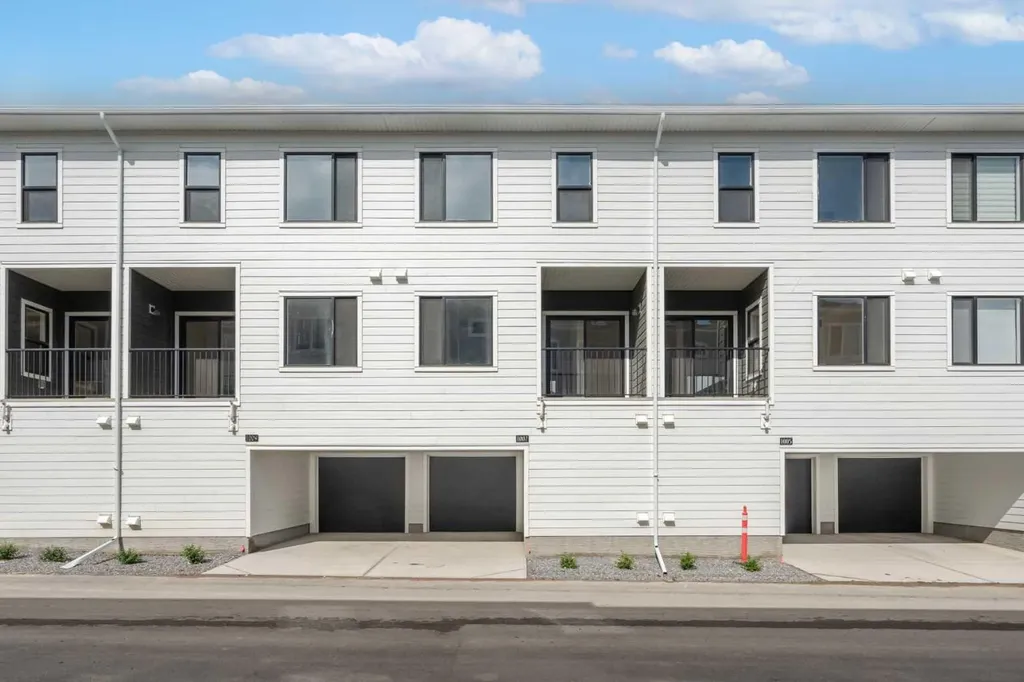 25 Wildwoods Court SW Airdrie AB T4B 5V7