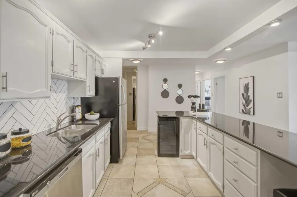 133 - 25 Avenue SW Calgary AB T2S 0K8